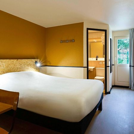Greet Hotel Villeneuve La Garenne - Renove Eksteriør billede