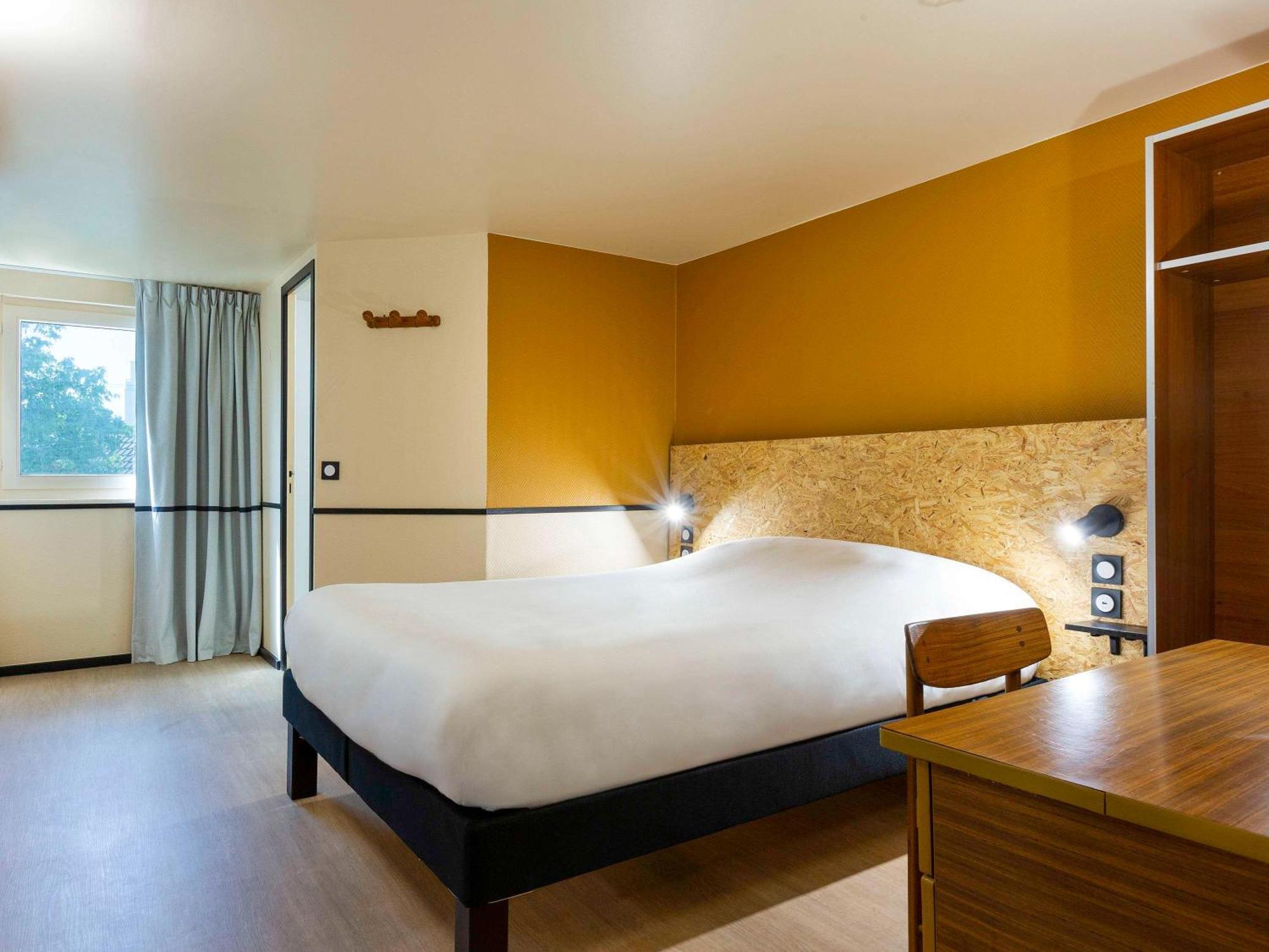 Greet Hotel Villeneuve La Garenne - Renove Eksteriør billede