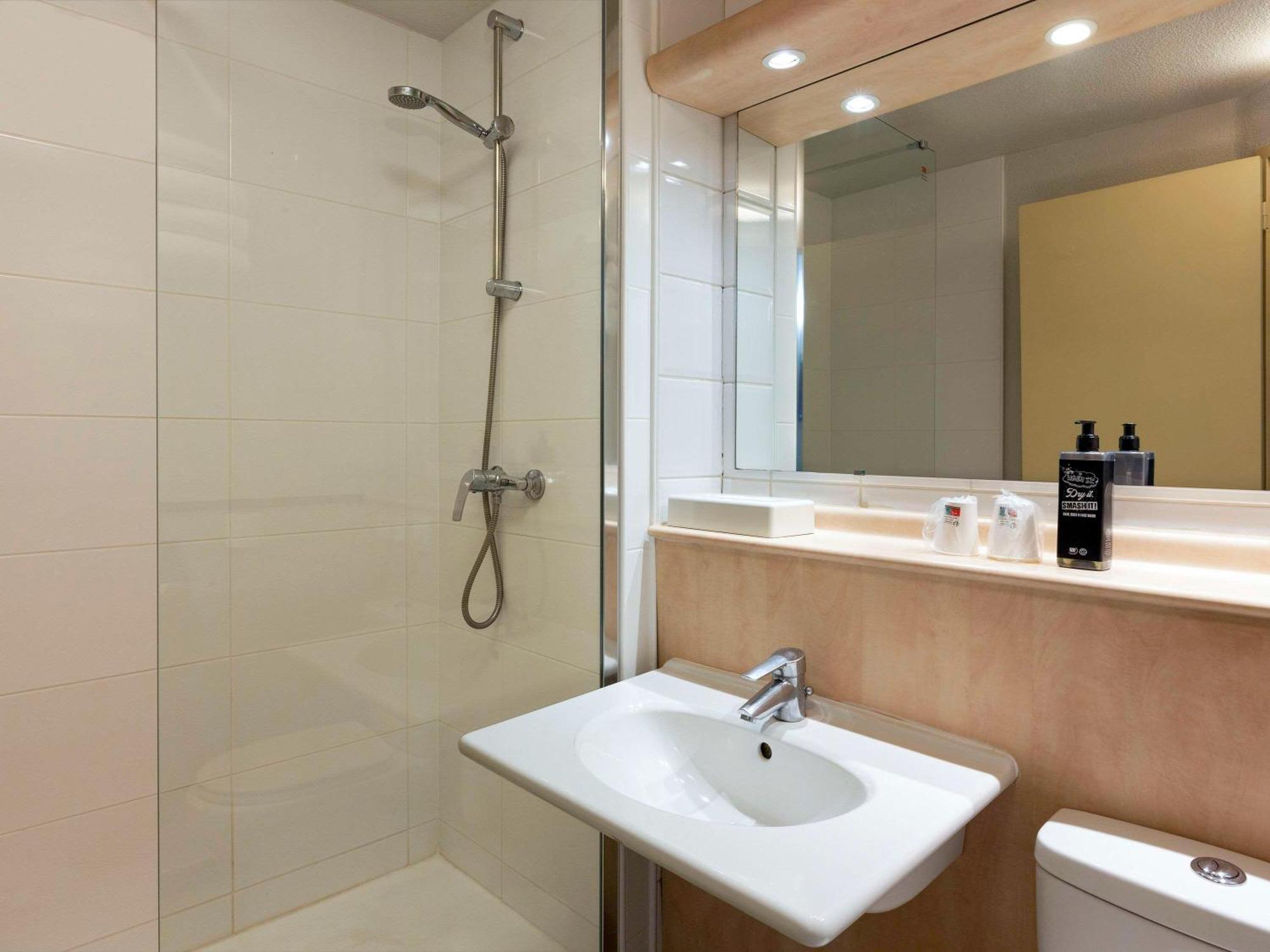 Greet Hotel Villeneuve La Garenne - Renove Eksteriør billede
