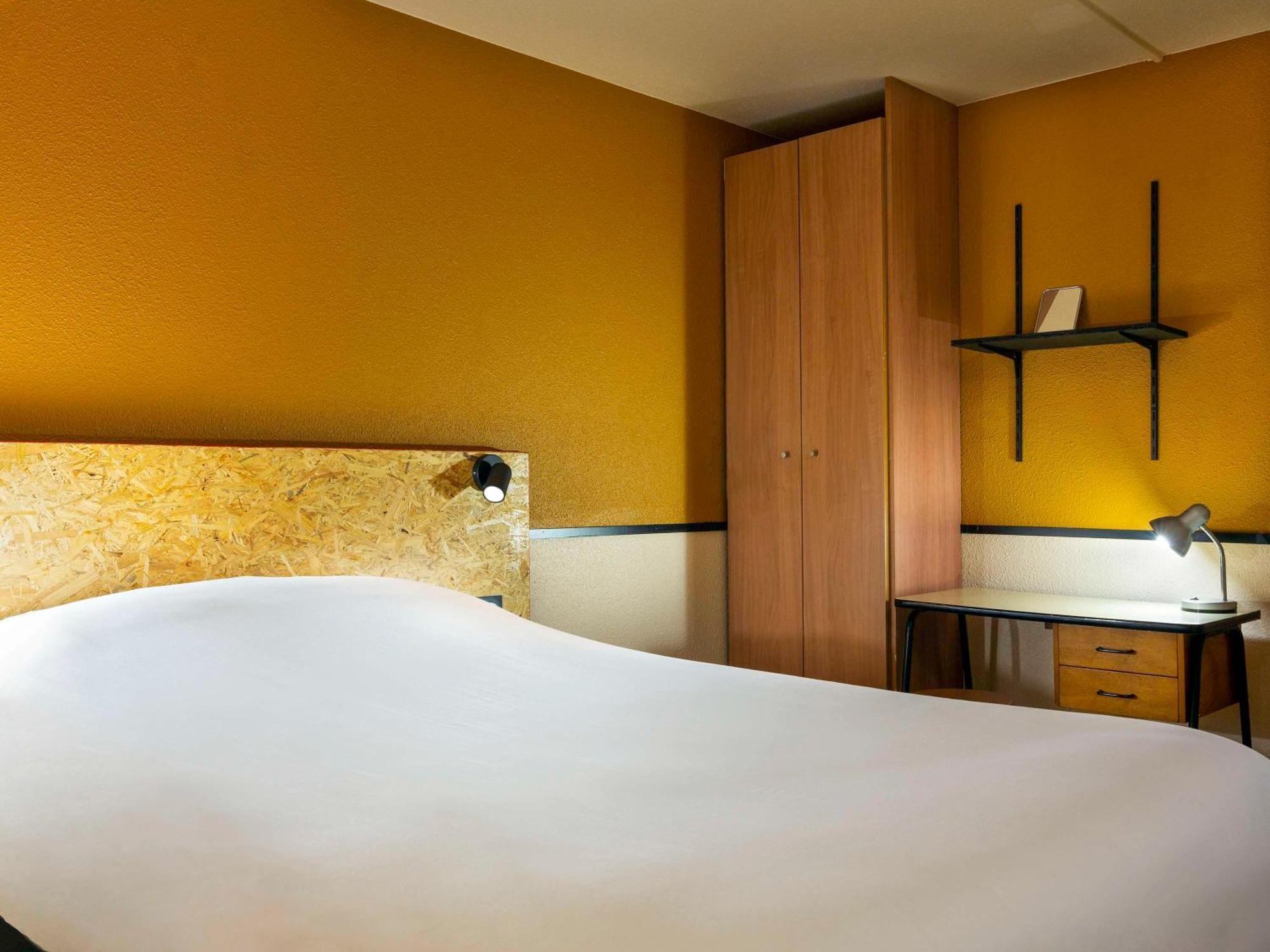 Greet Hotel Villeneuve La Garenne - Renove Eksteriør billede