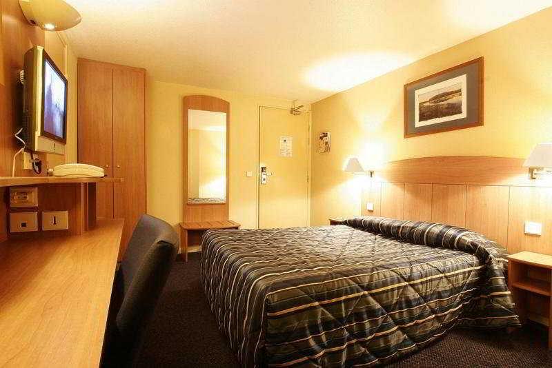 Greet Hotel Villeneuve La Garenne - Renove Eksteriør billede