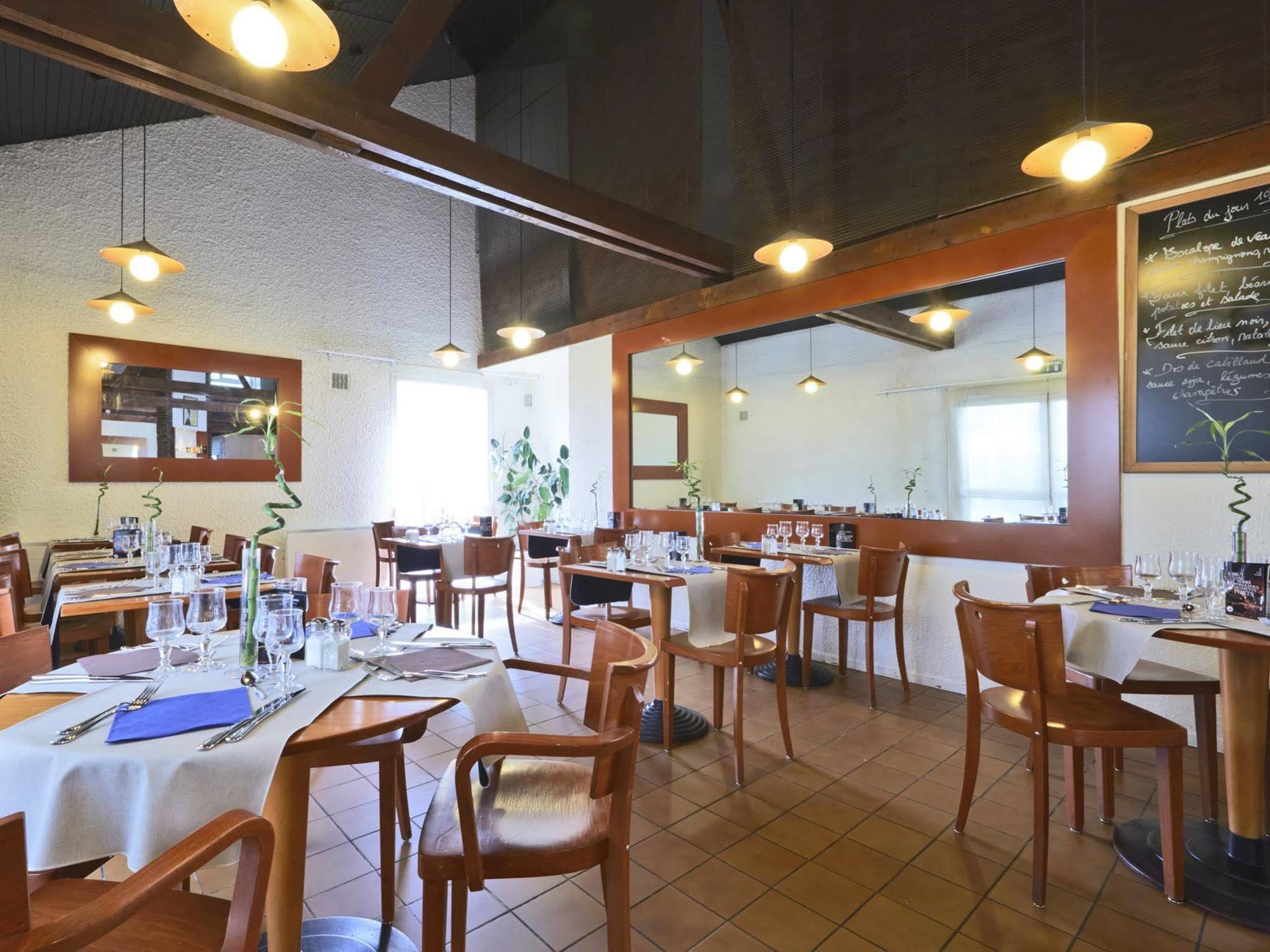 Greet Hotel Villeneuve La Garenne - Renove Eksteriør billede